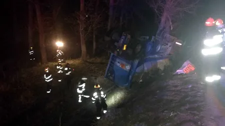 O cisternă cu SODĂ CAUSTICĂ s-a răsturnat la ieșirea din Huși. Șoferul a fost transportat la spital