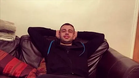 Un bărbat a fost surprins în timp ce întreținea „relații intime