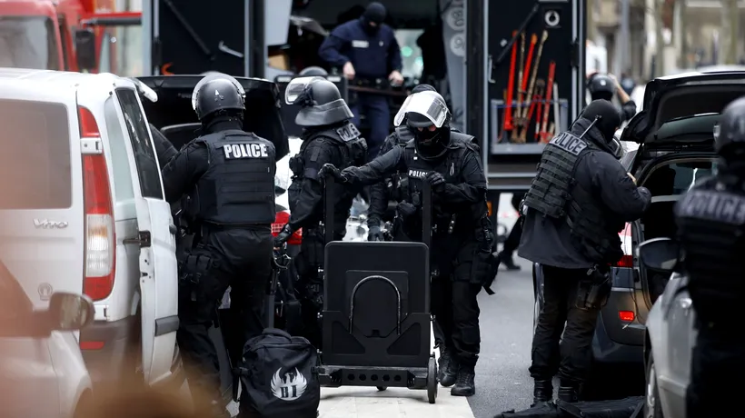 ATENTAT ÎN FRANȚA. Zeci de mii de polițiști îi caută încă pe atacatorii de la Charlie Hebdo. Frații Kouachi se aflau pe lista neagră a terorismului în SUA

