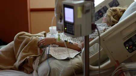 Dovadă supremă de dragoste. A stat la căpătâiul soției aflate în COMĂ timp de 31 de ani