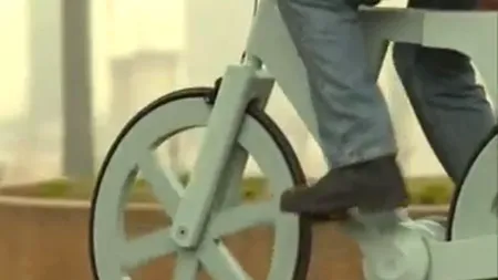 Un israelian a inventat o BICICLETĂ DE CARTON. VIDEO