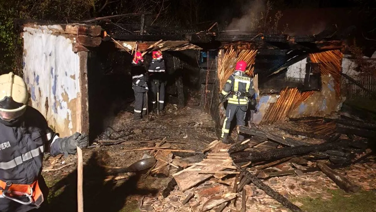 Bărbat de 71 de ani, victima unui incendiu în Bistrița-Năsăud: Dezastrul a pornit de la coșul de fum neprotejat de elementele combustibile 