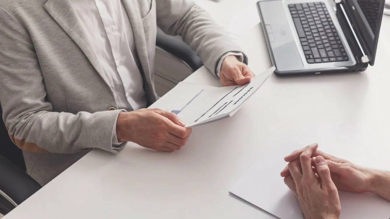 Ce modificare în CV a făcut o femeie care la 54 de ani a fost concediată din funcția de manager și nu își găsea alt job. Viața i s-a schimbat complet