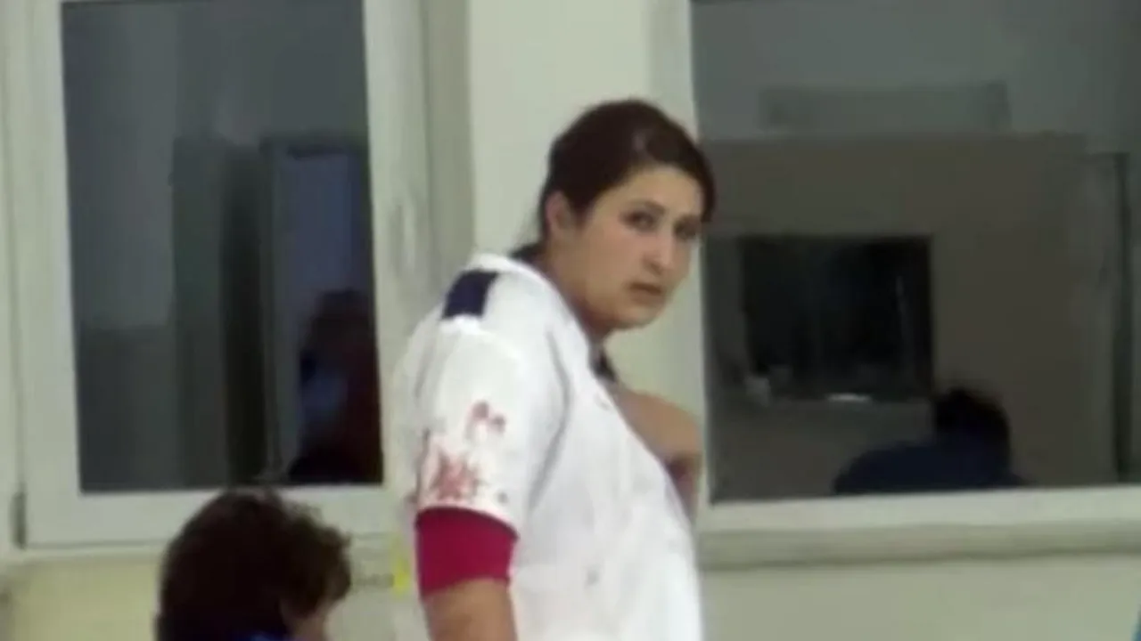 Accident cu 26 de răniți la Caransebeș. Un autocar cu muncitori a intrat într-un stâlp
