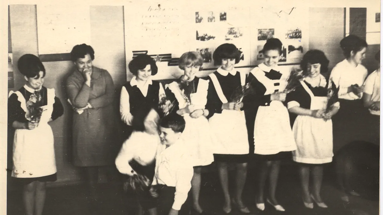 Vladimir Putin propune reintroducerea uniformelor școlare în Rusia