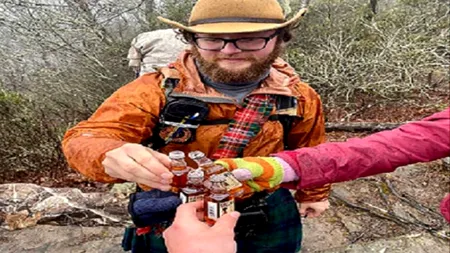 TEST IQ exclusiv pentru genii | Câți oameni dau „noroc” în această imagine, de fapt?