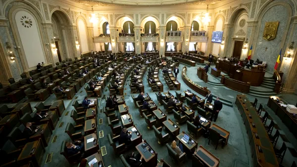 Proiectul de lege care prevedere reducerea numărului de parlamentari la 300 a fost amânat de Senat, cu 81 de voturi „Pentru”
