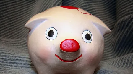 Și-a luat pușculița și-a plecat. Un băiețel de doar 8 ani a pornit într-o CĂLĂTORIE  „în jurul lumii