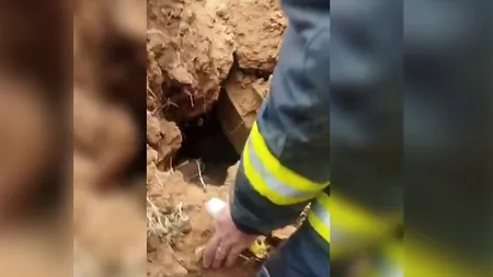 VIDEO | Tragedie într-o comună din Olt, doi localnici au fost înghițiți de o surpare de pământ