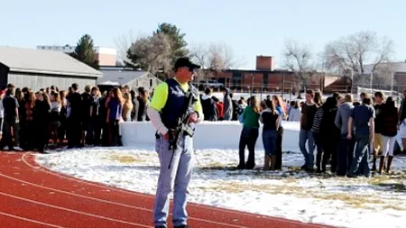 SUA: Un licean a deschis focul într-o școală, rănind doi colegi, după care s-a sinucis