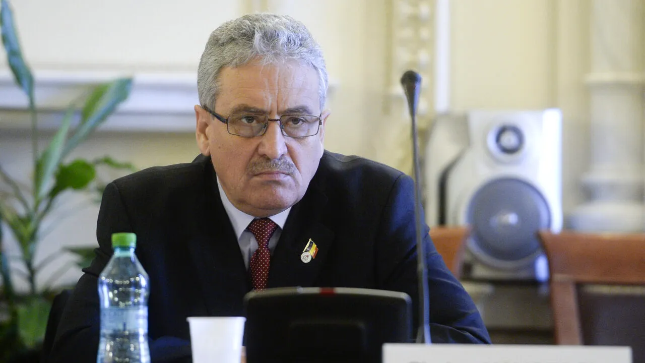 Simion Hancescu, cel mai „sărac” lider sindical din educație. Are salariu de 4.000 de lei ca profesor și de cinci ori mai mulți bani de la FSLI