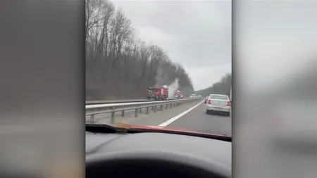 Pericol de explozie pe A1. O cisternă încărcată cu benzină a luat foc. Traficul este blocat pe sensul spre București