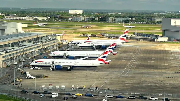 Haos pe aeroporturile din Marea Britanie. O defecțiune la sistemul de control aerian a blocat zborurile
