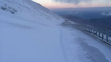 Când ar putea fi deschis Transalpina. Drumarii au început dezăpezirea