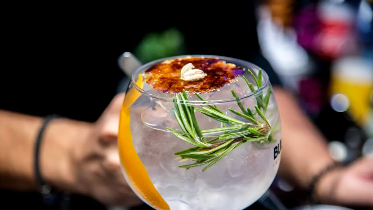 Dependența de alcool a crescut în Rusia, pentru prima dată în ultimii 10 ani