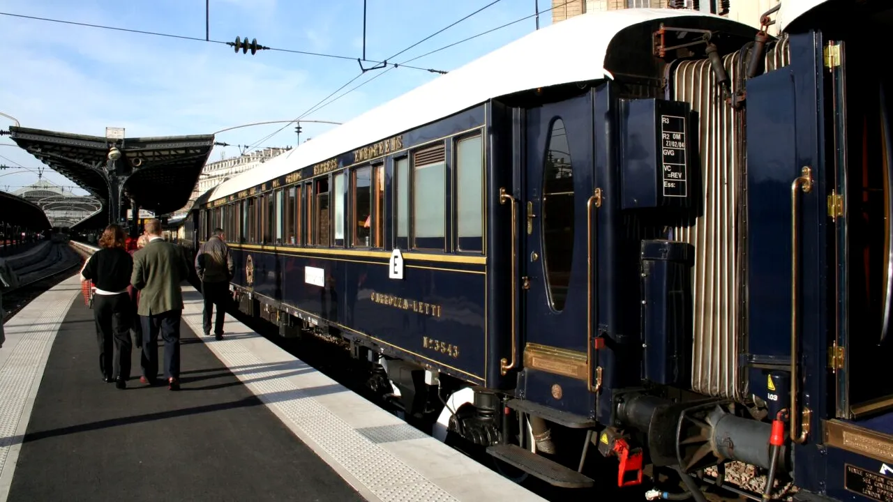 18.000 de dolari, o călătorie cu trenul. Atât costă o plimbare pe noua rută Orient-Express. Pe unde va trece trenul de lux
