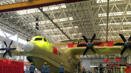 Hidroavionul care poate ''înghiți'' 12 tone de apă în doar 20 de secunde