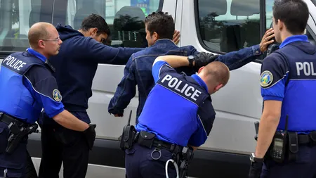 Germanii retrag averile din Elveția, traversând granița cu banii ascunși în scutece sau în lenjeria intimă