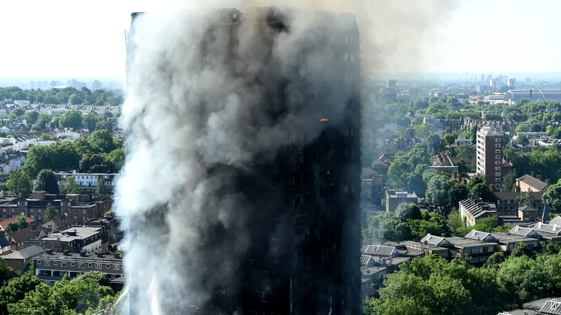 Bilanțul morților în urma incendiului din Londra crește dramatic: Cel puțin 58 de persoane, date dispărute, considerate decedate de poliție