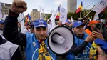 PROTEST la poarta președintelui Nicușor Dan, împotriva pachetului de măsuri FISCALE. Sindicaliștii Cartel ALFA cer respectarea drepturilor angajaților