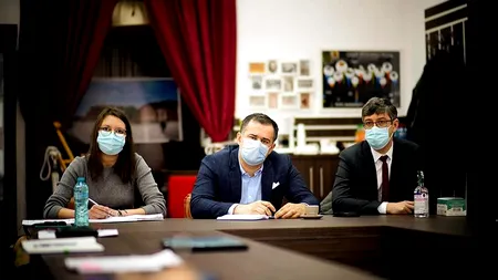 Covid-19 i-a băgat în izolare pe prefectul și pe primarul Bacăului. Jurământ depus din sufragerie