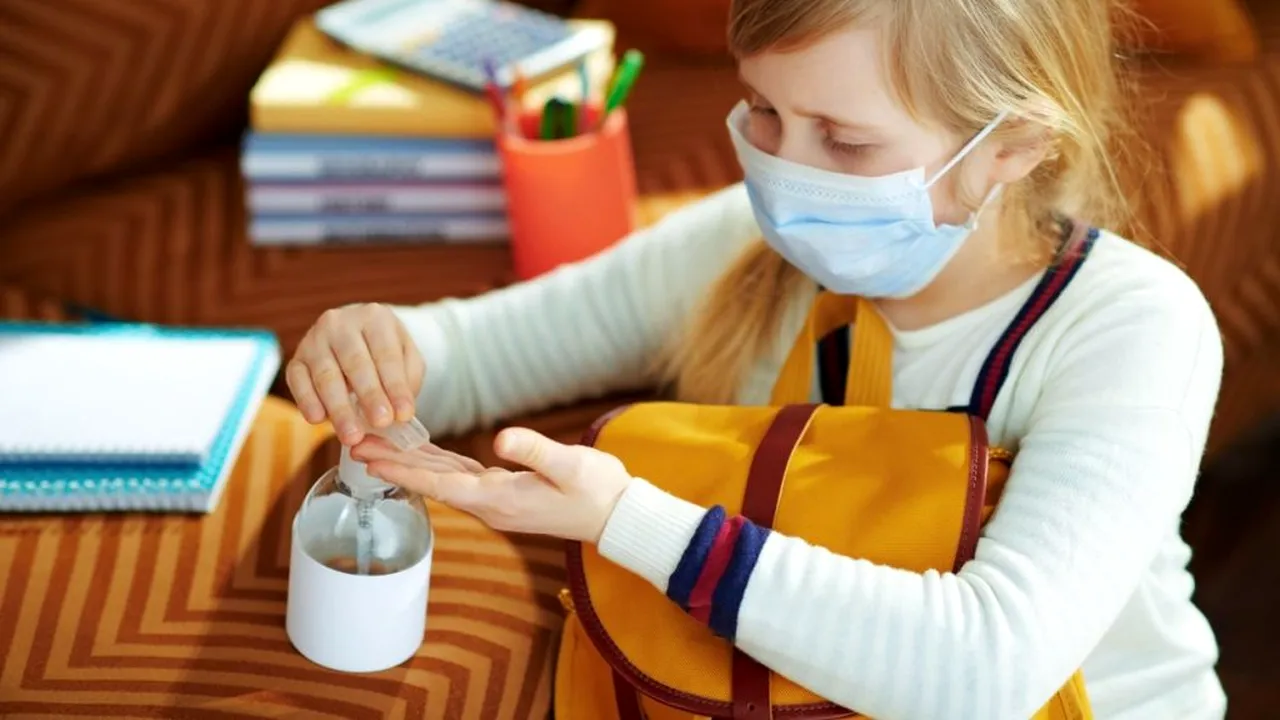 Filmuleţ educativ despre COVID-19, realizat de medicii de la Spitalul Militar. Ce pot învăța copiii, dar și părinții (VIDEO)