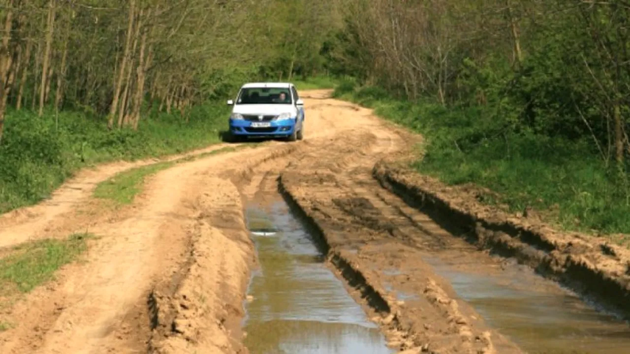 România: 0 km de autostradă anul trecut, 10.000 de km de drumuri de pământ