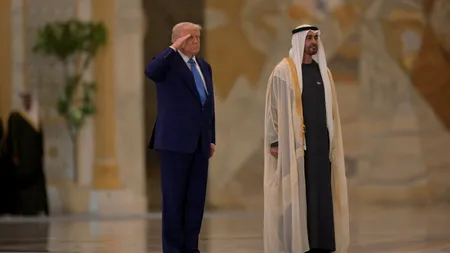 Bloomberg: Graba lui TRUMP de a semna contracte în domeniul inteligenței artificiale în Arabia Saudită și EAU generează preocupări în SUA