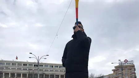 UBER să plătească taxe, ca și noi! Să dea BON FISCAL! Taximetriștii protestează în Piața Victoriei. Reacția oficialilor aplicației de ride-sharing