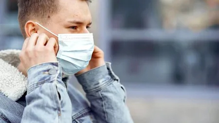 EXPLICAȚIE. De ce nu vor bărbații să poarte masca. Psiholog: „În special tinerii refuză”