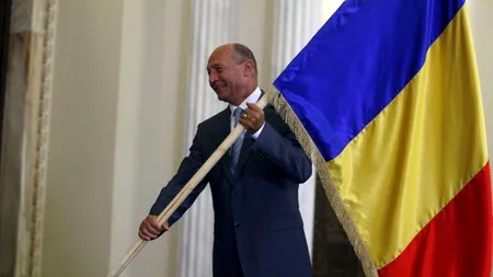 Băsescu: Drapelul Național amintește fiecăruia de datoria sfântă de a servi cu credință patria
