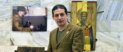 Un artist ucrainean pictează icoane pe cutiile de arme: „Vreau să transform moartea prin pictarea vieții” (FOTO)