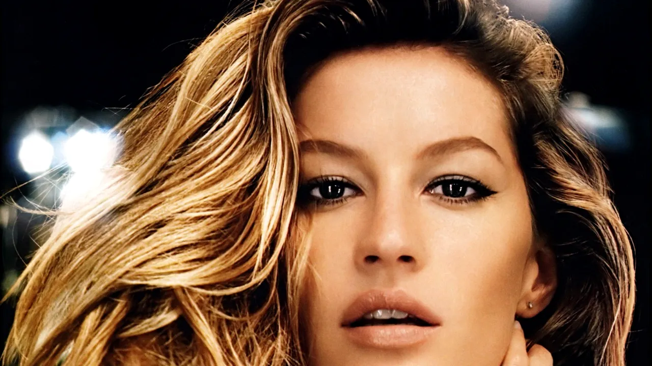 Forbes a desemnat cel mai bine plătit top-model din lume