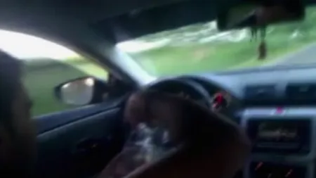 Șoferul din imagini este căutat de polițiști. Imaginile inconștienței la volan