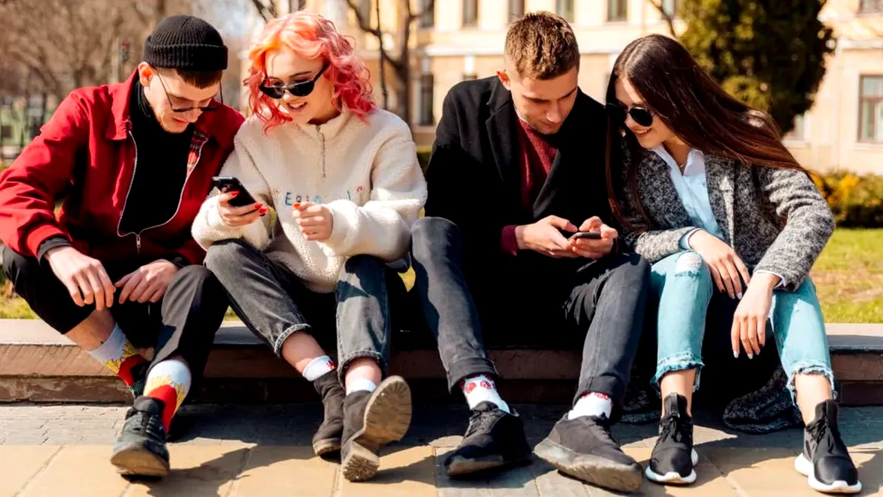 Generația Z, prima generație cu un IQ mai mic decât părinții ei. Ce spun experții