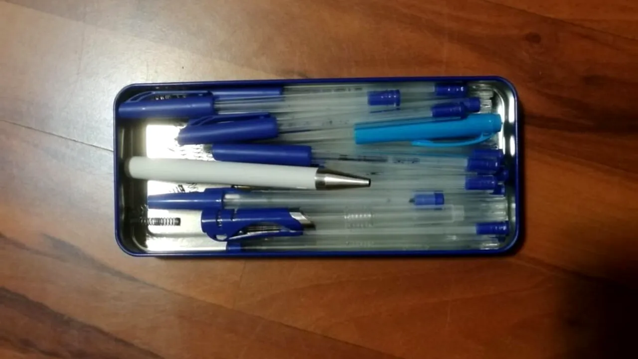 Ce poți să faci cu zecile de pixuri defecte sau terminate de acasă? Un internaut român are o idee GROZAVĂ