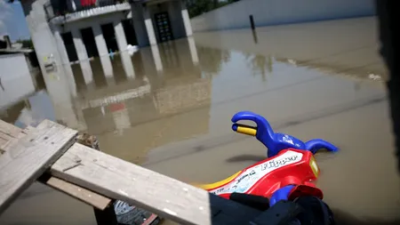 INUNDAȚII ÎN ROMÂNIA. Zeci de locuințe și gospodării inundate în județul Gorj