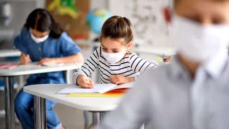 Medicul Radu Ciornei, sfaturi pentru profesori după redeschiderea școlilor: Ar trebui să urmărească purtatul corect al măștii / Vaporii de la dezinfectant pot deveni toxici