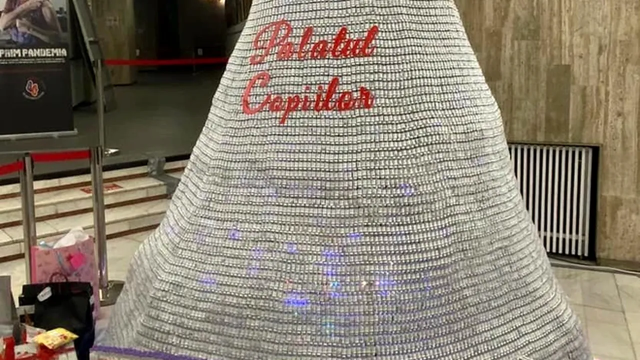 Coordonatorul centrului de vaccinare unde a fost realizat un brad din doze de vaccin consumate, amendat cu 90.000 de lei