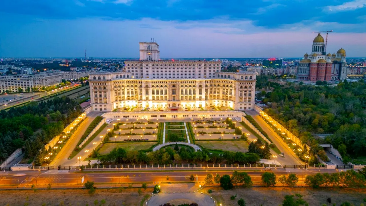 Viața bate filmul! Moment emoționat în fața Palatului Parlamentului: „Sunt OBSEDATĂ de această țară de 10 ani”