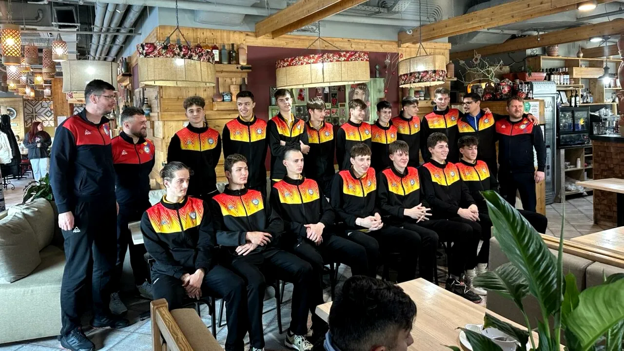 Voleiul românesc face PERFORMANȚĂ! Naționala masculină Under 18 se califică dramatic la Euro 2024 în Bulgaria