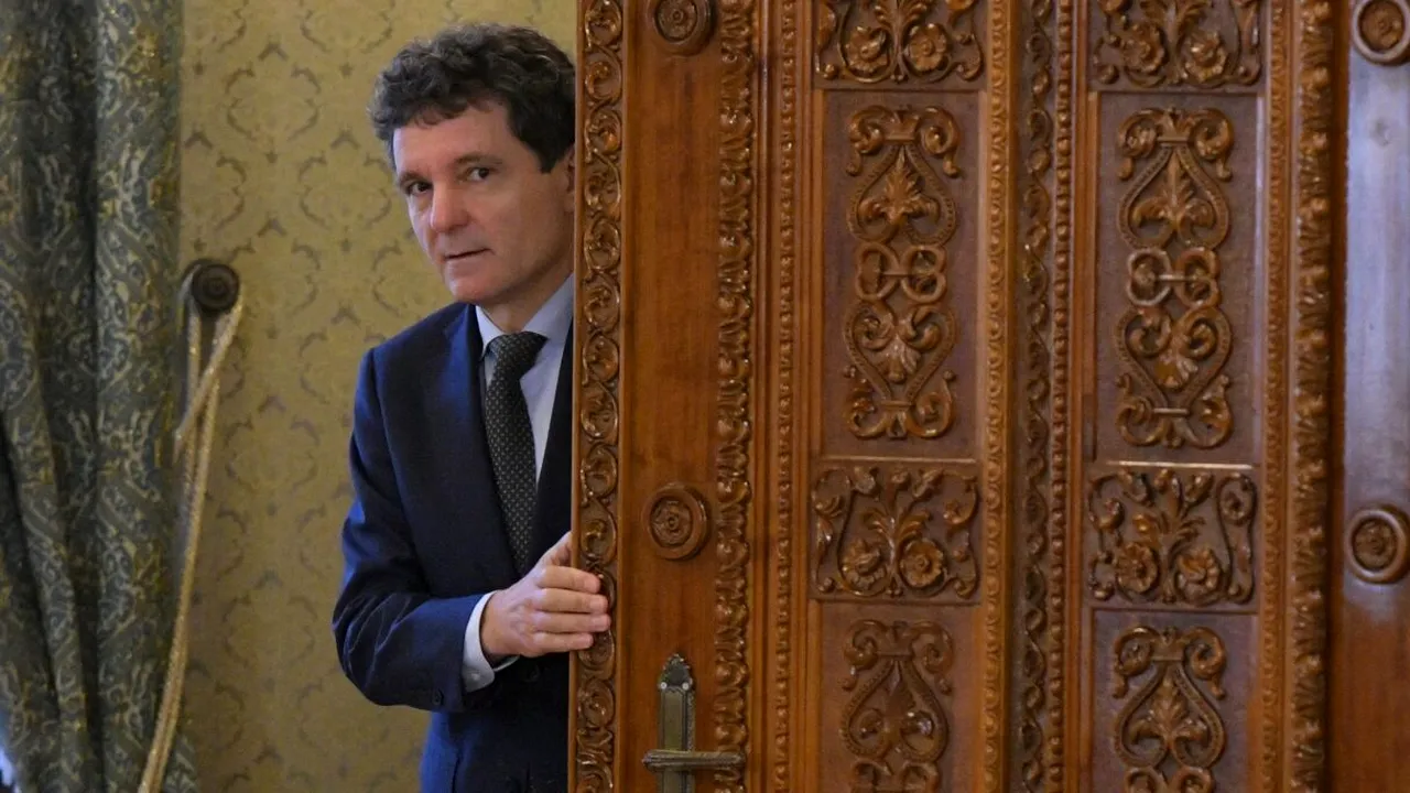 Nicușor Dan a început discuțiile cu partidele pentru desemnarea premierului. Grindeanu: „Suntem pregătiți să preluăm guvernarea”. Simion: ”Nu se poate fără AUR”. Bolojan: “Guvernul nou va trebui să continue măsurile de reducere a cheltuielilor”/USR, la Cotroceni
