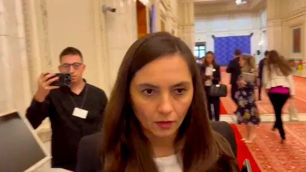 Anamaria Gavrilă, către jurnaliștii de la Parlament: „Voi sunteţi pe cale de dispariţie. Gone!”