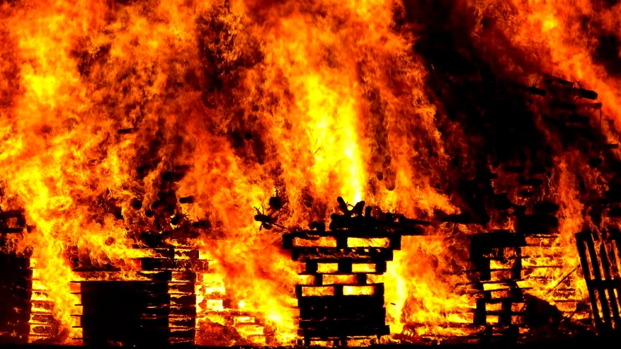 Incendiu în Giurgiu. Casă făcută scrum de la jarul din sobă!