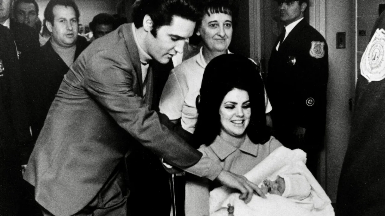 Elvis Presley, în duet cu fiica sa, Lisa Marie pe un album 2018