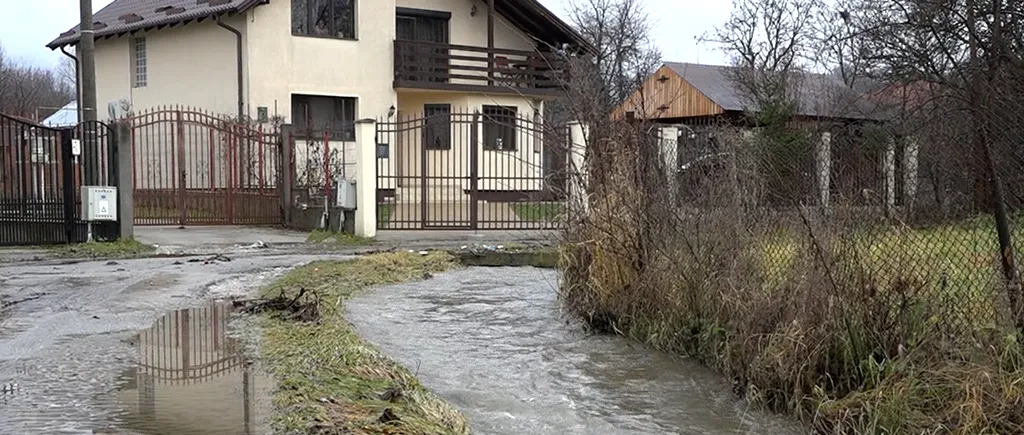 VIDEO | Inundație în Câmpulung Muscel. Viceprimar: „Oamenii aruncă gunoaie peste tot. Cum le-am dat la o parte, apa a fost preluată de canalizare”