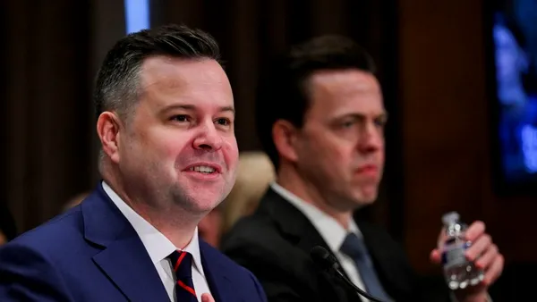 Cine este Bill Pulte, omul lui Trump ajuns la conducerea spionajului SUA. Liderul de la Casa Albă cere concedieri masive în serviciile de informații