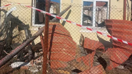 FOTO | Școală distrusă într-un INCENDIU, într-o comună din Olt. Elevii vor învăța la Căminul Cultural