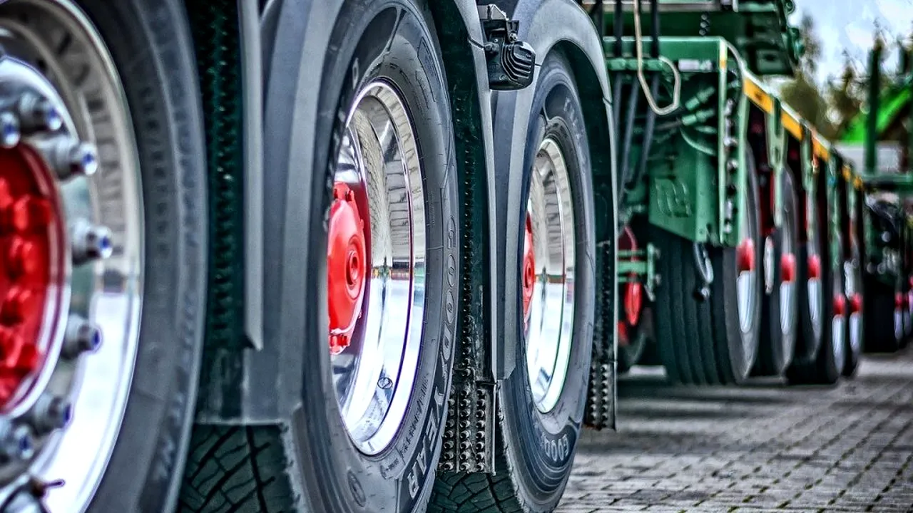 Un român s-a numărat printre cei care au inaugurat „divorțul” dintre UE și Marea Britanie / Șoferul de camion a trecut noua graniță!