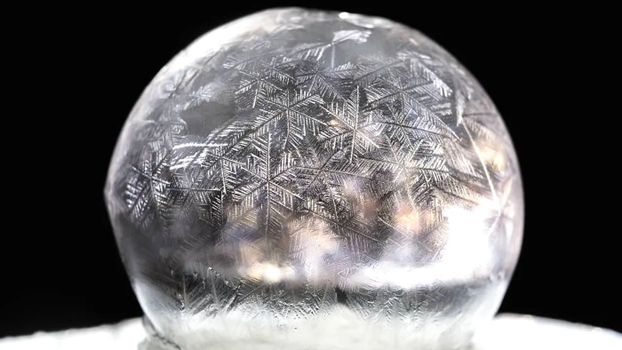 Experiment cu baloane de săpun la -15 grade